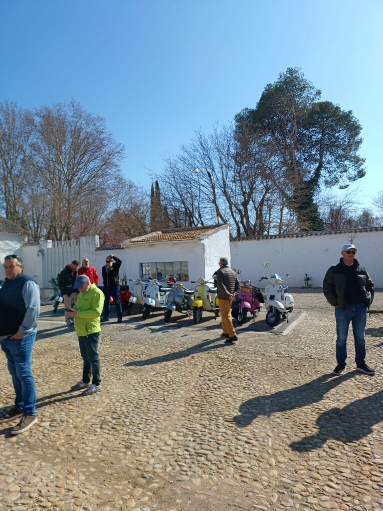 Tomelloso acelera su corazón vespero con una visita inolvidable a la Cueva Orígenes 7 visita vespas cueva origenes tomelloso 7