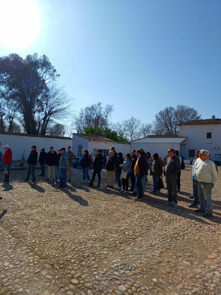 Tomelloso acelera su corazón vespero con una visita inolvidable a la Cueva Orígenes 8 visita vespas cueva origenes tomelloso 8