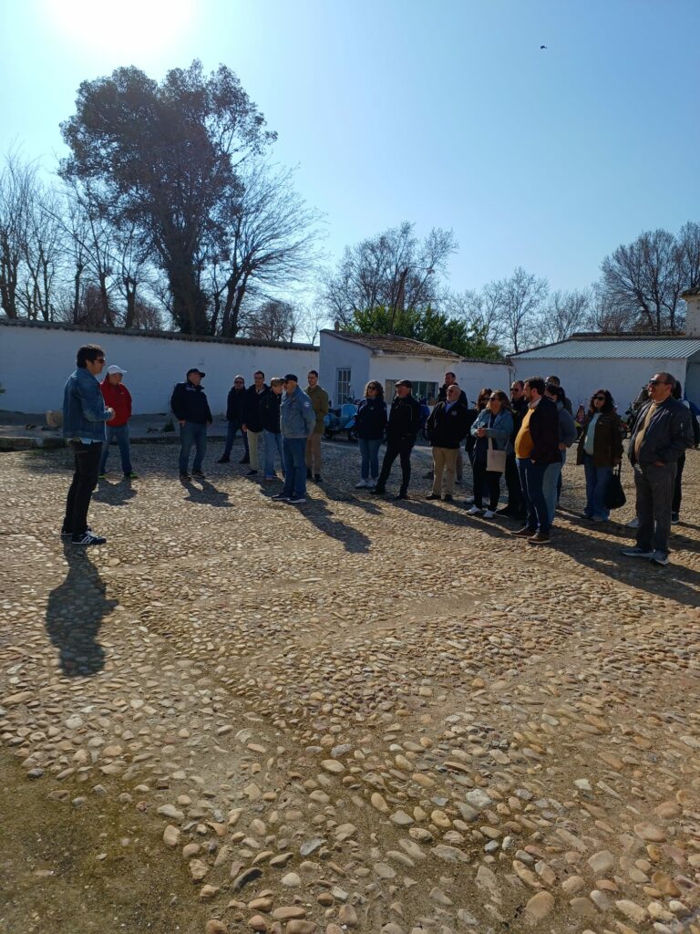 Tomelloso acelera su corazón vespero con una visita inolvidable a la Cueva Orígenes 9 visita vespas cueva origenes tomelloso 9