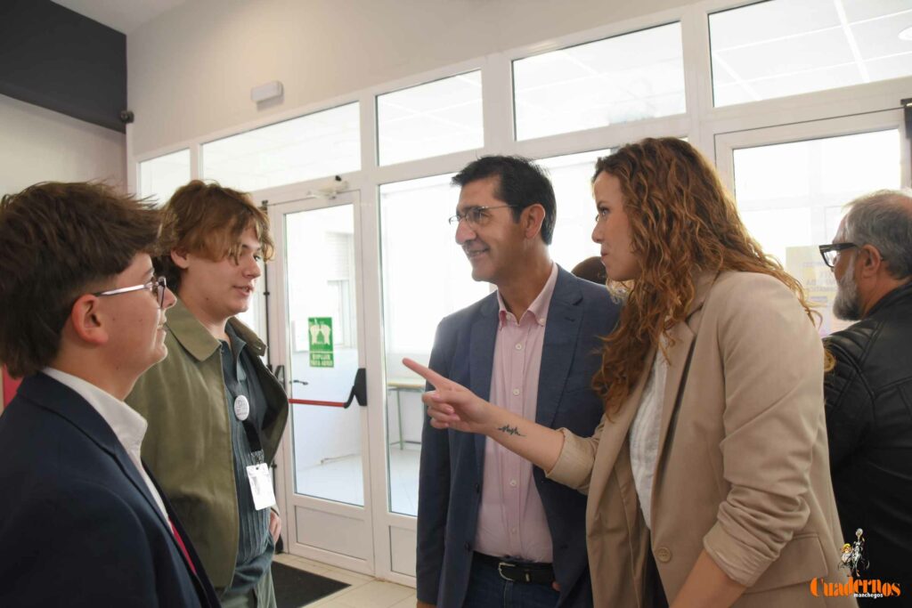 Caballero sitúa a Europa como garantía de bienestar, democracia y oportunidades para Castilla-La Mancha 16 16 abril jornada dia europa fco garcia pavon tomelloso24