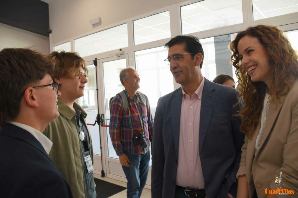 Caballero sitúa a Europa como garantía de bienestar, democracia y oportunidades para Castilla-La Mancha 17 16 abril jornada dia europa fco garcia pavon tomelloso25