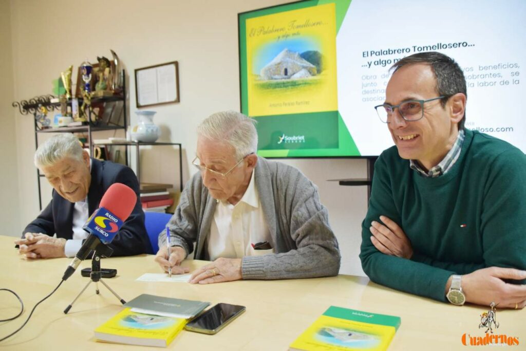 Antonio Perales entrega a AFAS los beneficios de la venta de "El palabrero tomellosero... y algo más" y refuerza el valor solidario de la cultura popular en Tomelloso 8 beneficios recaudados palabro tomellosero afas tomelloso 03