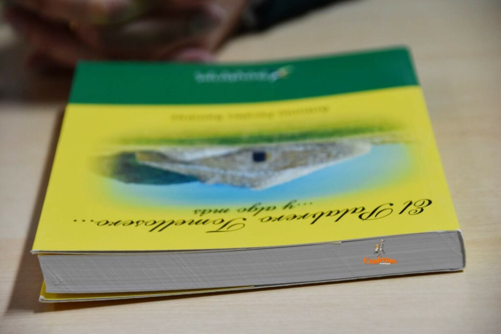 Antonio Perales entrega a AFAS los beneficios de la venta de "El palabrero tomellosero... y algo más" y refuerza el valor solidario de la cultura popular en Tomelloso 4 beneficios recaudados palabro tomellosero afas tomelloso 07