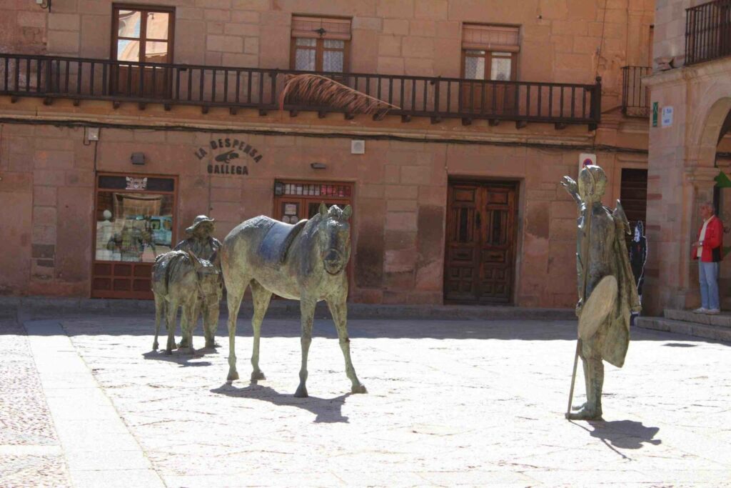 Tras las huellas de Don Quijote: esculturas cervantinas que dan vida a La Mancha 1 cervantes villanueva de los infantes