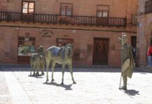 Tras las huellas de Don Quijote: esculturas cervantinas que dan vida a La Mancha Don Quijote