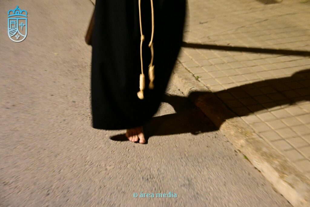 La Cofradía de los Crucíferos de la Caridad vuelve a recorrer Socuéllamos en un Martes Santo marcado por la fe 10 cofradia cruciferos socuellamos semana santa 10