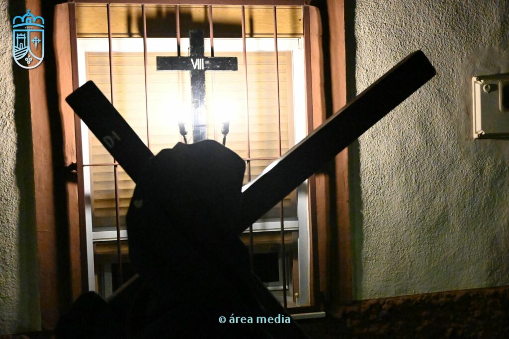 La Cofradía de los Crucíferos de la Caridad vuelve a recorrer Socuéllamos en un Martes Santo marcado por la fe 1 cofradia cruciferos socuellamos semana santa