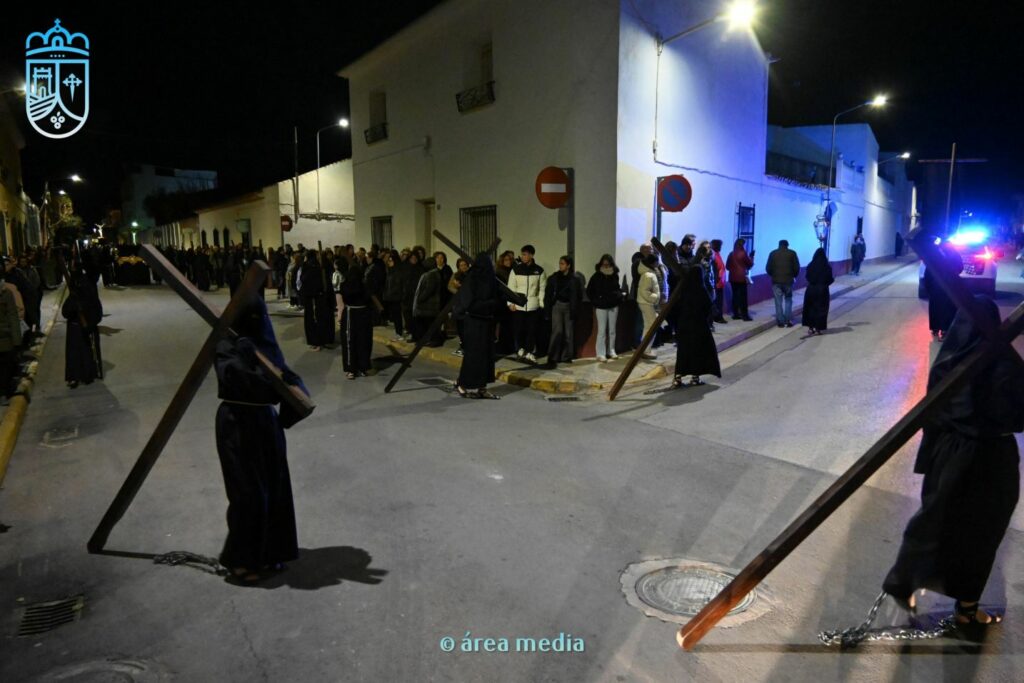 La Cofradía de los Crucíferos de la Caridad vuelve a recorrer Socuéllamos en un Martes Santo marcado por la fe 13 cofradia cruciferos socuellamos semana santa 13