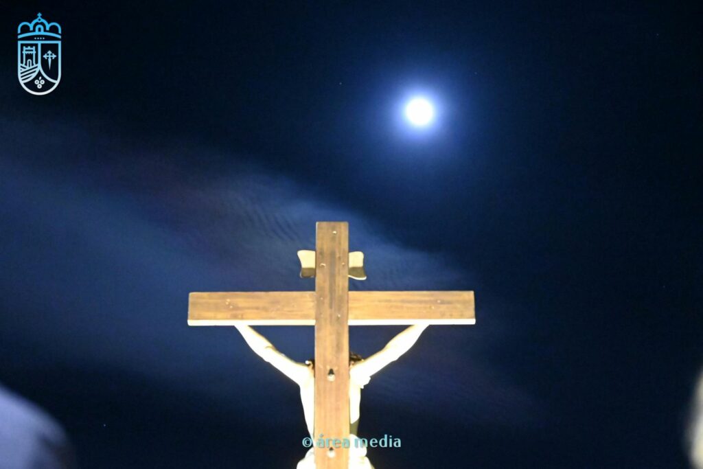 La Cofradía de los Crucíferos de la Caridad vuelve a recorrer Socuéllamos en un Martes Santo marcado por la fe 18 cofradia cruciferos socuellamos semana santa 18