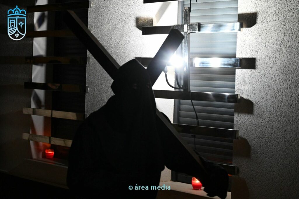 La Cofradía de los Crucíferos de la Caridad vuelve a recorrer Socuéllamos en un Martes Santo marcado por la fe 19 cofradia cruciferos socuellamos semana santa 19