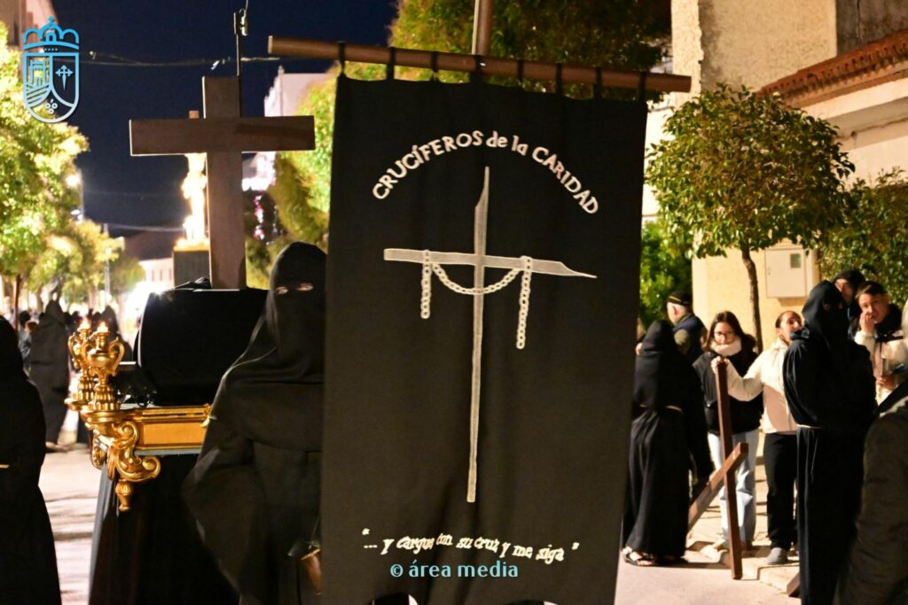La Cofradía de los Crucíferos de la Caridad vuelve a recorrer Socuéllamos en un Martes Santo marcado por la fe 3 cofradia cruciferos socuellamos semana santa 3