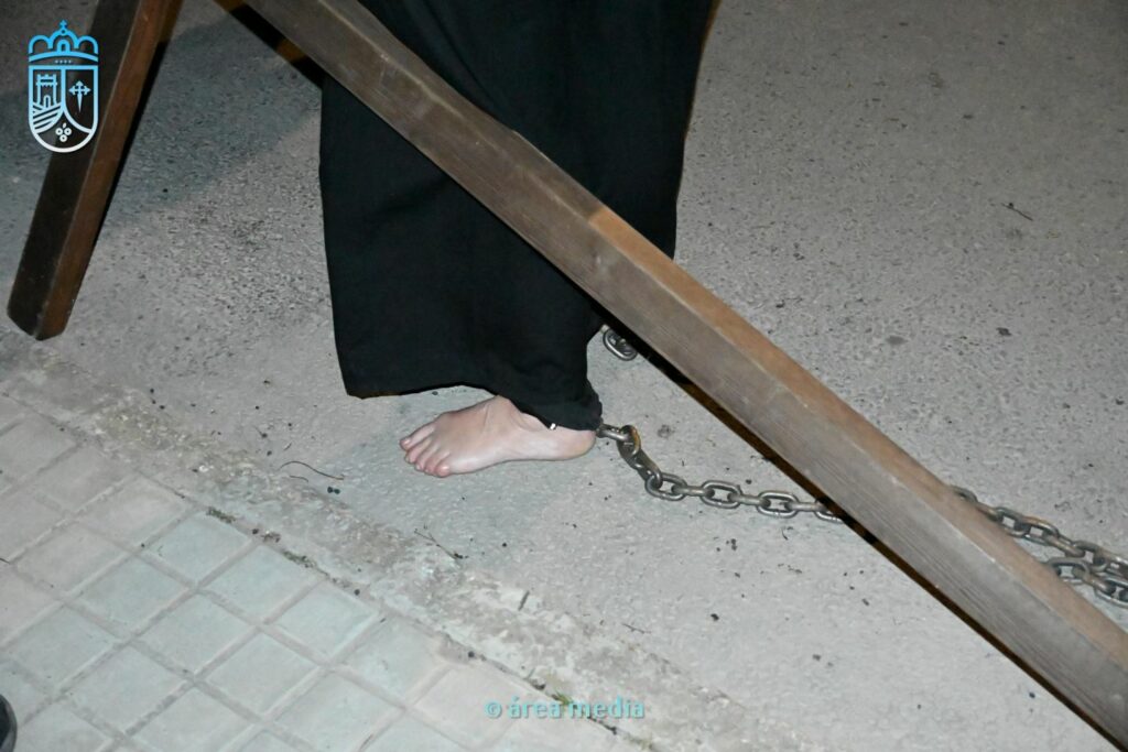 La Cofradía de los Crucíferos de la Caridad vuelve a recorrer Socuéllamos en un Martes Santo marcado por la fe 4 cofradia cruciferos socuellamos semana santa 4