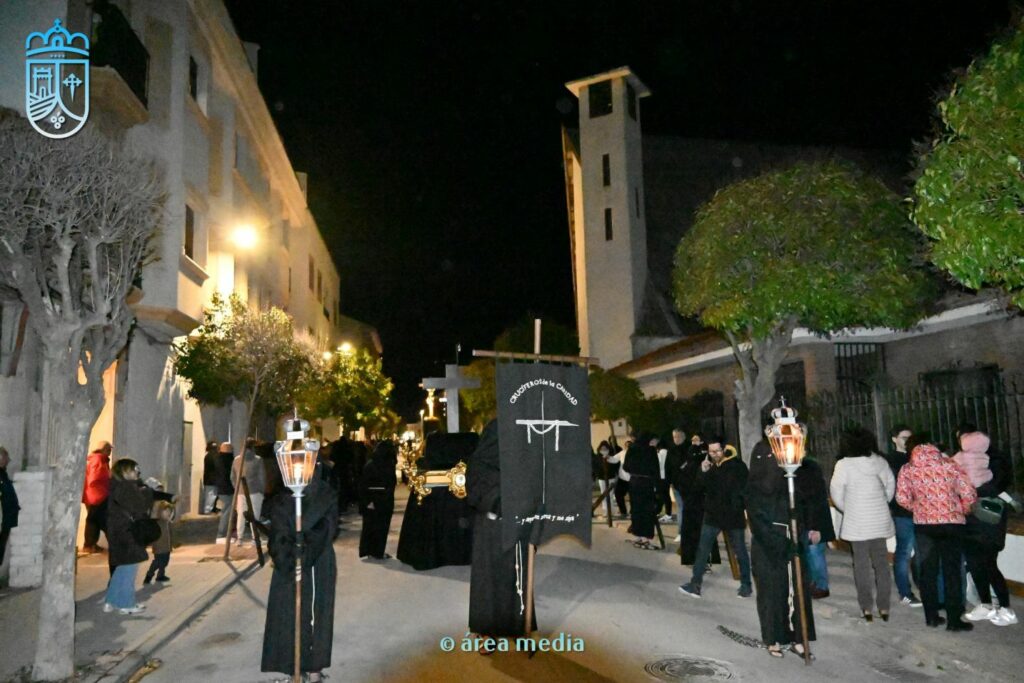 La Cofradía de los Crucíferos de la Caridad vuelve a recorrer Socuéllamos en un Martes Santo marcado por la fe 5 cofradia cruciferos socuellamos semana santa 5