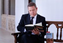 Un libro no es un contacto, es un trato Un libro no es un contacto, es un trato