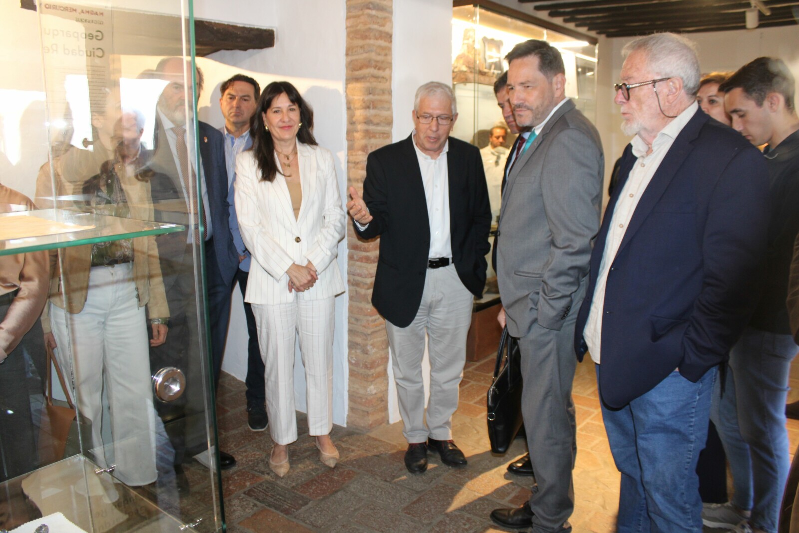 El Gobierno de García-Page acomete una legislatura “netamente inversora” en Almadén con proyectos que superan los 16 millones de euros 2 El Gobierno de García-Page acomete una legislatura “netamente inversora” en Almadén con proyectos que superan los 16 millones de euros