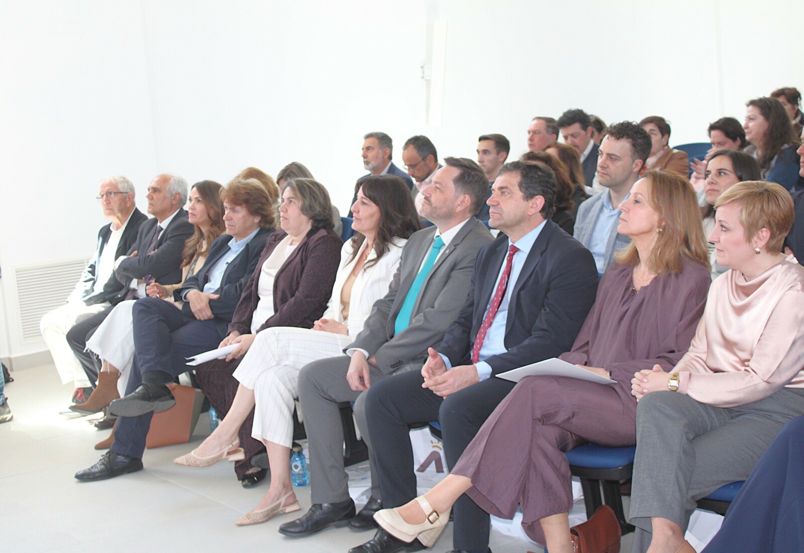 El Gobierno de García-Page acomete una legislatura “netamente inversora” en Almadén con proyectos que superan los 16 millones de euros 3 El Gobierno de García-Page acomete una legislatura “netamente inversora” en Almadén con proyectos que superan los 16 millones de euros