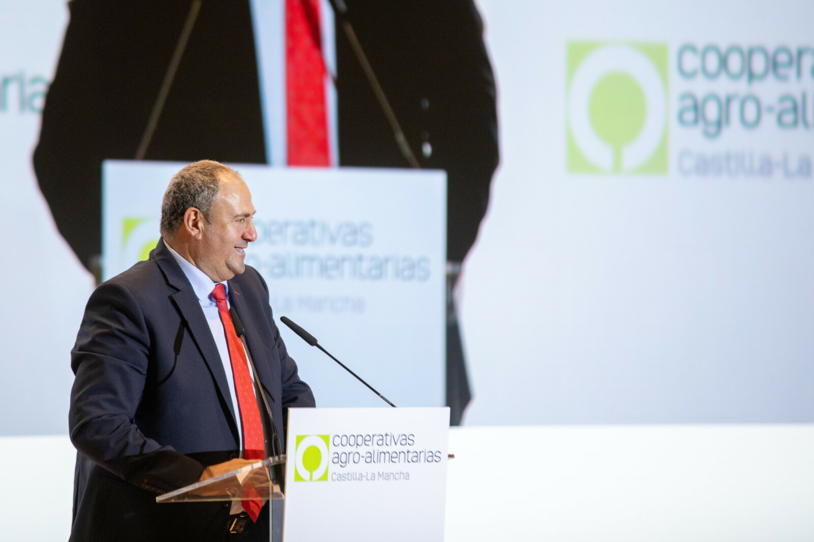 El Gobierno regional pone en valor el trabajo del movimiento cooperativo en defensa del sector agroalimentario y del desarrollo rural