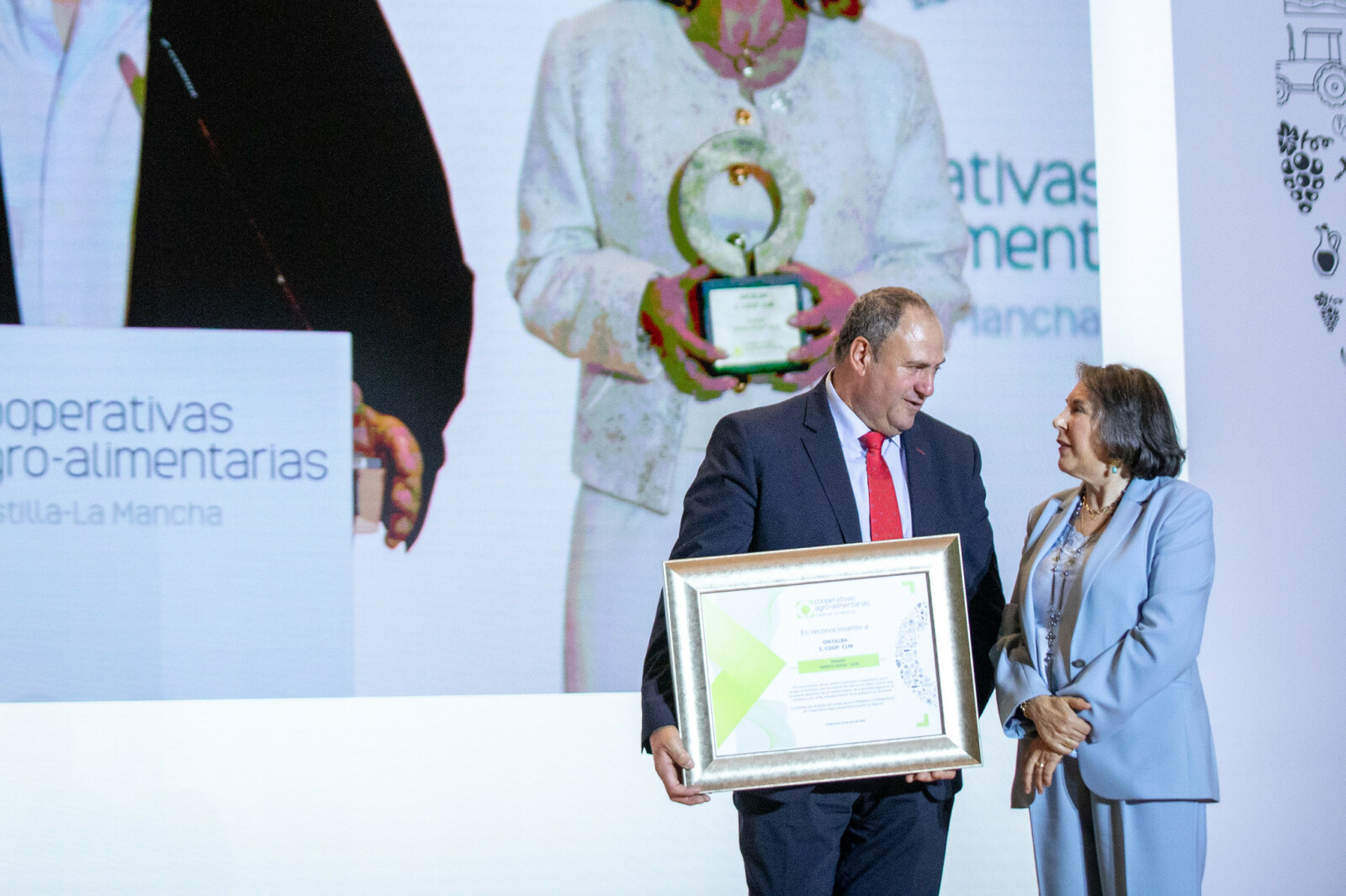 El Gobierno regional pone en valor el trabajo del movimiento cooperativo en defensa del sector agroalimentario y del desarrollo rural