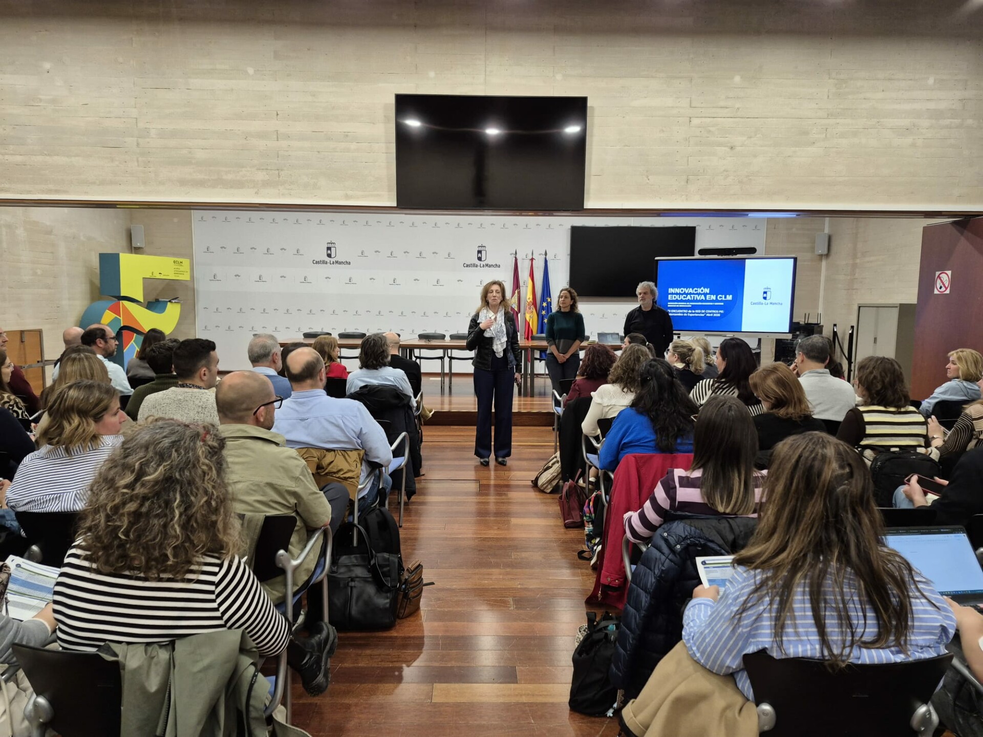 El Gobierno regional reafirma su apuesta por los Proyectos de Innovación Educativa fomentando encuentros entre los centros educativos participantes