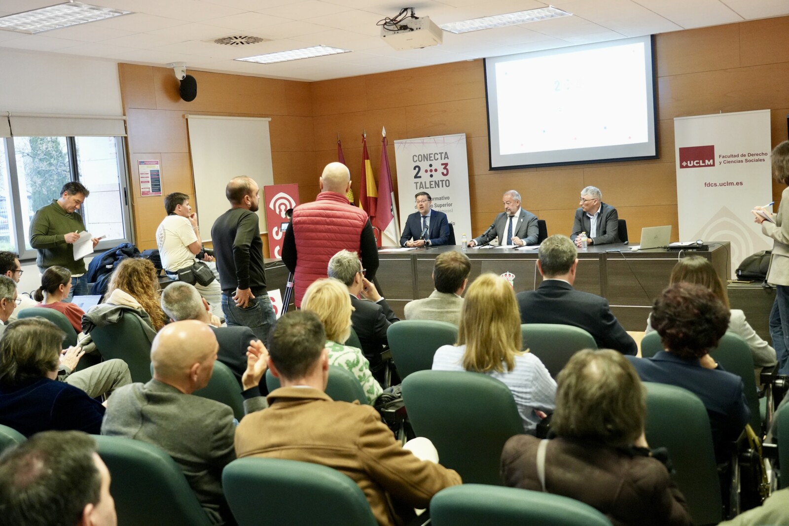 El Gobierno regional tendrá a lo largo de este mes el borrador de la nueva ley de Formación Profesional de Castilla-La Mancha 1 El Gobierno regional tendrá a lo largo de este mes el borrador de la nueva ley de Formación Profesional de Castilla-La Mancha
