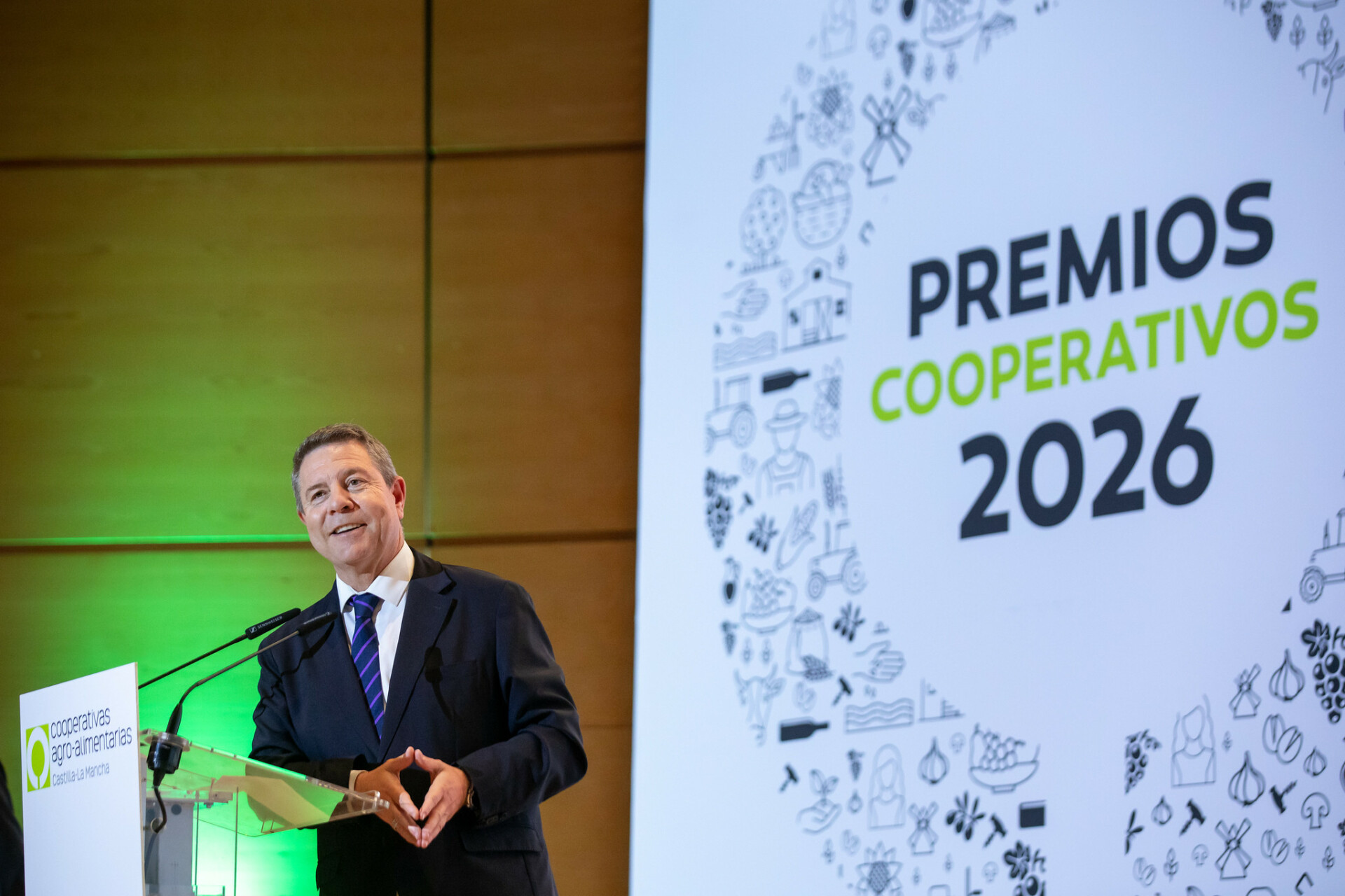 El presidente de Castilla-La Mancha anuncia un Plan de Relevo Generacional de cooperativas para incentivar el ingreso de jóvenes en el campo