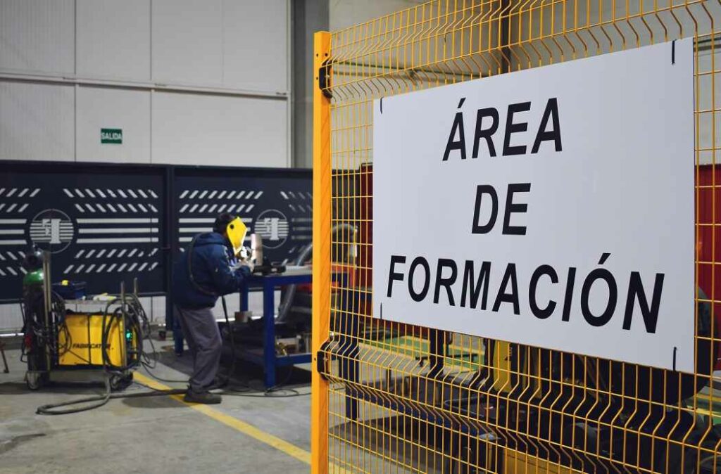 Farcinox refuerza su apuesta por la formación para impulsar el talento y el empleo cualificado en Castilla La Mancha 2 formacionfarcinox 2