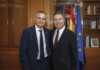 García-Page saluda al ujier mayor de las Cortes regionales en su último Pleno antes de jubilarse García-Page saluda al ujier mayor de las Cortes regionales en su último Pleno antes de jubilarse