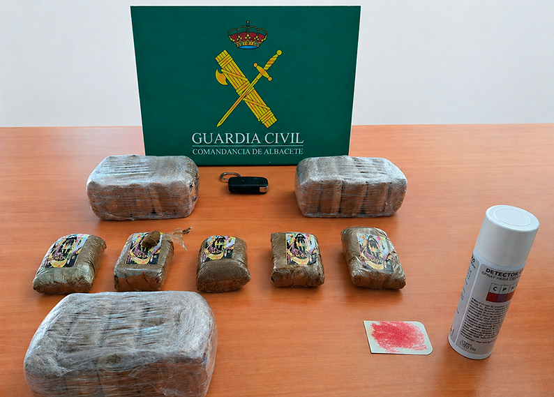 ¡Cazados en la A-30 con el hachís escondido en los asientos!