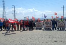 Más de 250 trabajadores y trabajadoras de la plantilla de Crisnova se concentran en Caudete en defensa de unas primas justas Más de 250 trabajadores y trabajadoras de la plantilla de Crisnova se concentran en Caudete en defensa de unas primas justas