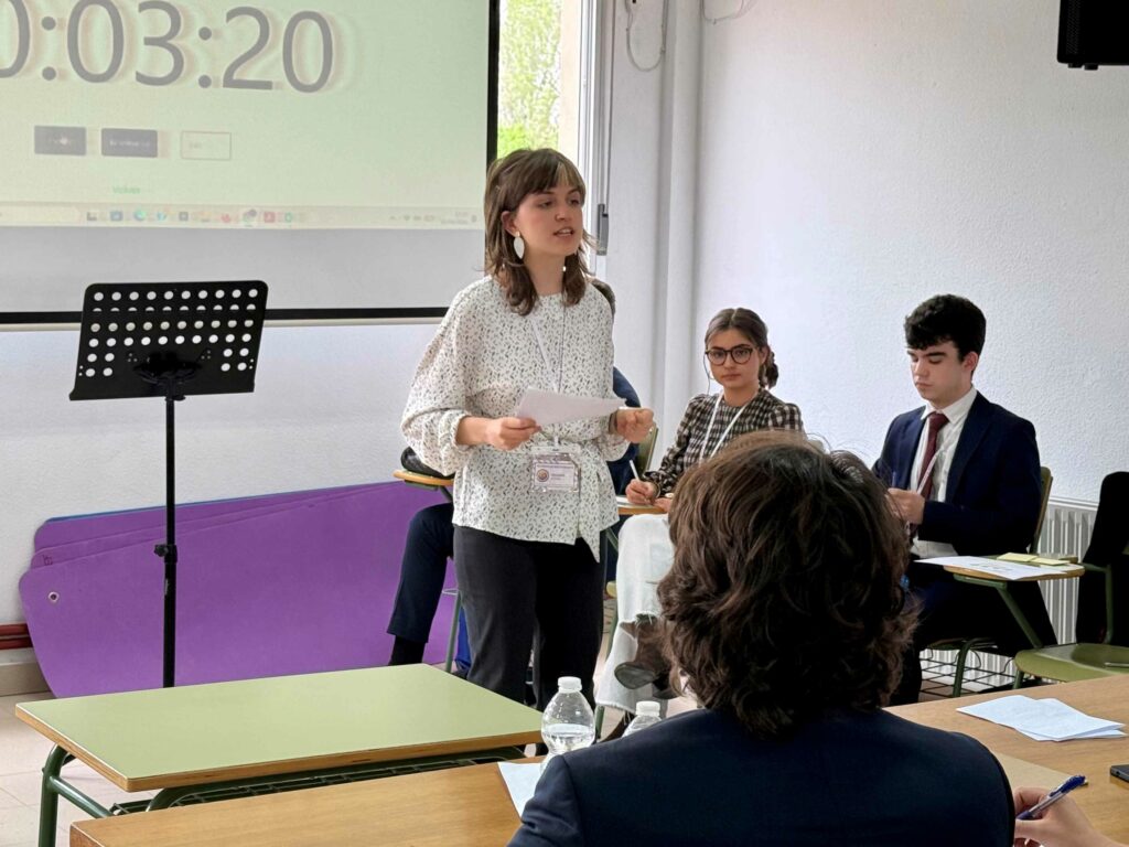 El equipo de debate del IES Garcilaso de la Vega se impone en la final del IX Torneo de Debate Escolar del centro 9 ies garcilaso villacanas 1