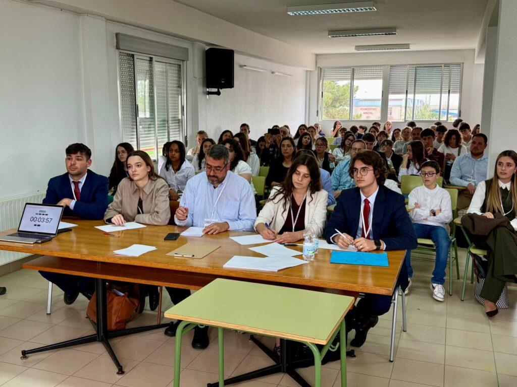 El equipo de debate del IES Garcilaso de la Vega se impone en la final del IX Torneo de Debate Escolar del centro 2 ies garcilaso villacanas 2