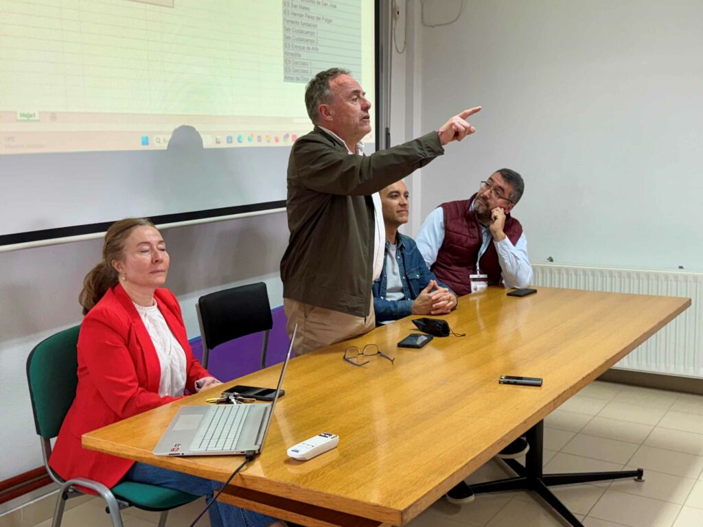 El equipo de debate del IES Garcilaso de la Vega se impone en la final del IX Torneo de Debate Escolar del centro 8 ies garcilaso villacanas 3