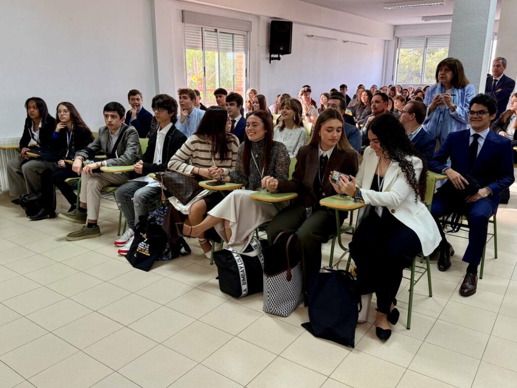 El equipo de debate del IES Garcilaso de la Vega se impone en la final del IX Torneo de Debate Escolar del centro 1 ies garcilaso villacanas 4