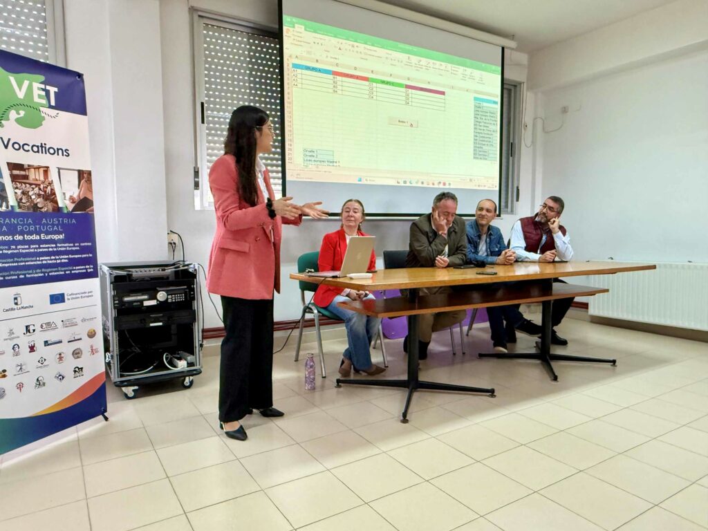 El equipo de debate del IES Garcilaso de la Vega se impone en la final del IX Torneo de Debate Escolar del centro 7 ies garcilaso villacanas 5