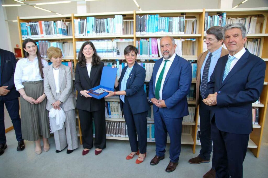 Isabel Rodríguez reivindica a José Enrique Serrano como un “gigante democrático” y llama a seguir su ejemplo 1 isabelrodriguez camopus cr