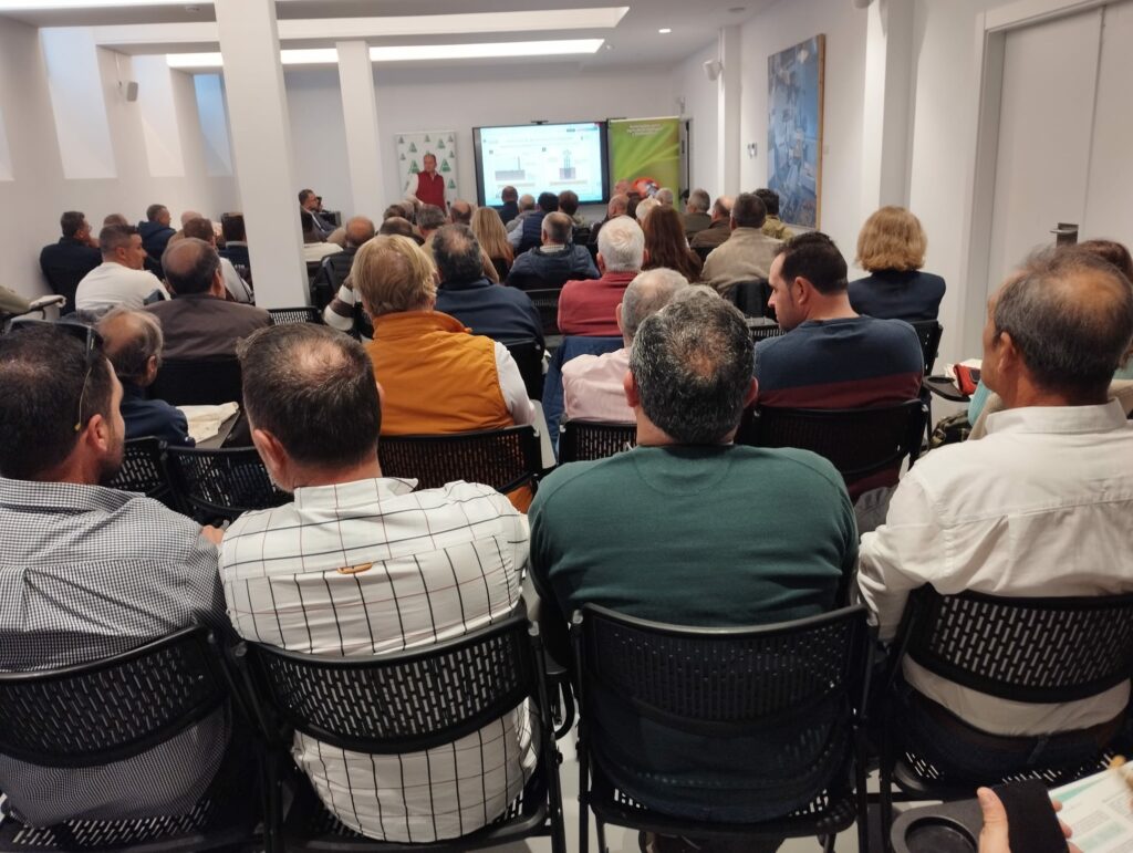 ASAJA Ciudad Real analiza en Tomelloso la grave problemática de la plaga de conejos y reclama medidas eficaces y urgentes 3 jornadaconejosalcaldetomelloso 4