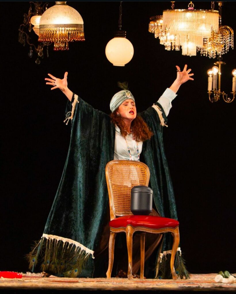 El dramaturgo tomellosero, Juanma Casero, consolida su presencia en Barcelona con el estreno de "Abrakadabra" en el Teatro Aquitània 3 juanmacaserotomelloso 4