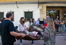 Argamasilla de Alba volvió a llenar su Plaza de tradición, convivencia y alegría con la XIX Fiesta del Manteo del Pelele Argamasilla de Alba volvió a llenar su Plaza de tradición, convivencia y alegría con la XIX Fiesta del Manteo del Pelele