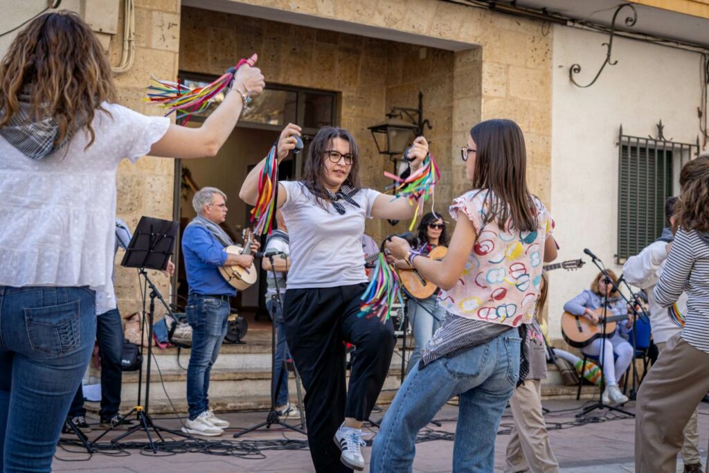 Argamasilla de Alba volvió a llenar su Plaza de tradición, convivencia y alegría con la XIX Fiesta del Manteo del Pelele 16 manteopeleleargamasilla 16