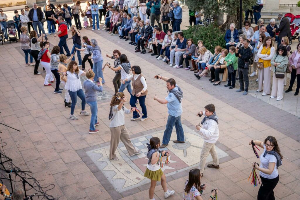 Argamasilla de Alba volvió a llenar su Plaza de tradición, convivencia y alegría con la XIX Fiesta del Manteo del Pelele 17 manteopeleleargamasilla 17