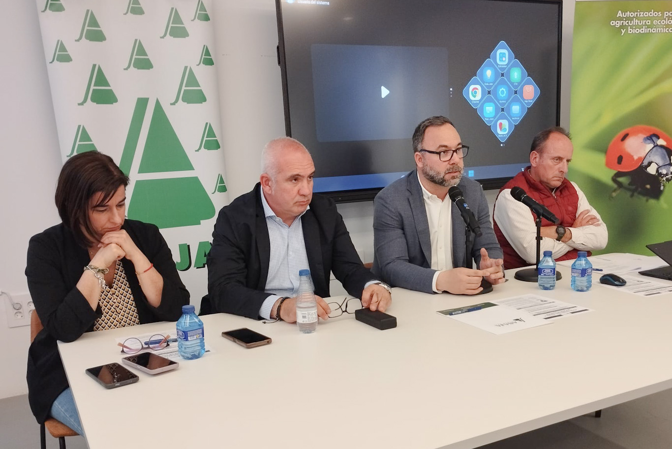 Navarro participa en una jornada informativa de ASAJA sobre la problemática de la plaga de conejos