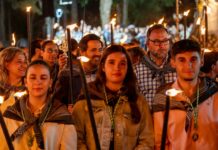 Paco Núñez arropa en Tomelloso una Procesión de las Antorchas “llena de fe, raíces y emoción” Paco Núñez arropa en Tomelloso una Procesión de las Antorchas “llena de fe, raíces y emoción”