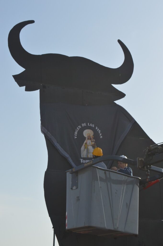 panuelo toro osborne tomelloso.jpg