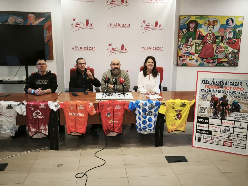 Pelayo reafirma el apoyo de la Diputación al deporte base en una Vuelta Ciclista a Alcázar que roza el medio siglo 1 pelayo vuelta ciclista alcazar 3