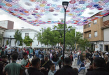 Piedrabuena inaugura un bello y gigante toldo de ganchillo confeccionado por cerca de un centenar de mujeres Piedrabuena inaugura un bello y gigante toldo de ganchillo confeccionado por cerca de un centenar de mujeres