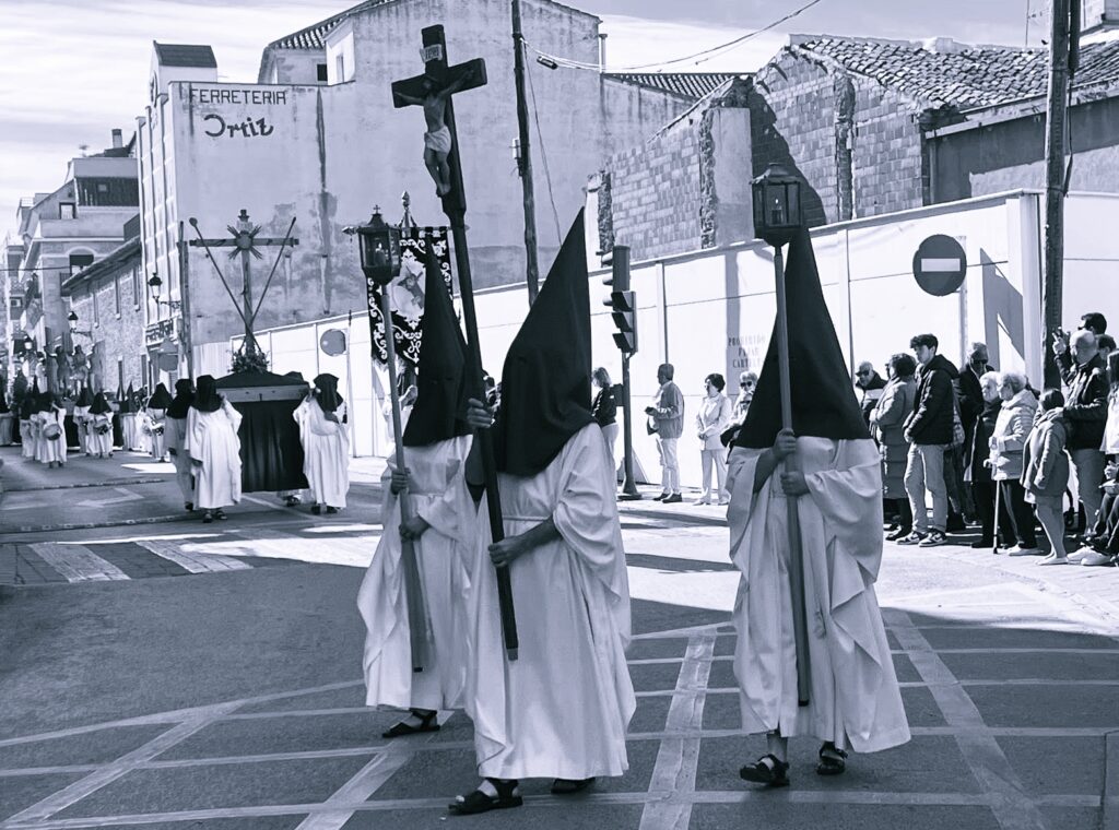 Tomelloso acompaña con fervor el Camino del Calvario en una luminosa mañana de Viernes Santo 2 procesioncaminodelcalvario tomelloso 13