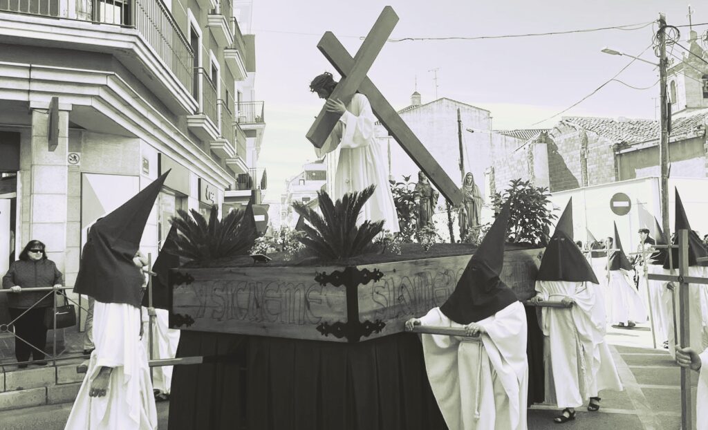 Tomelloso acompaña con fervor el Camino del Calvario en una luminosa mañana de Viernes Santo 3 procesioncaminodelcalvario tomelloso 14