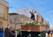 Tomelloso acompaña con fervor el Camino del Calvario en una luminosa mañana de Viernes Santo Tomelloso acompaña con fervor el Camino del Calvario en una luminosa mañana de Viernes Santo