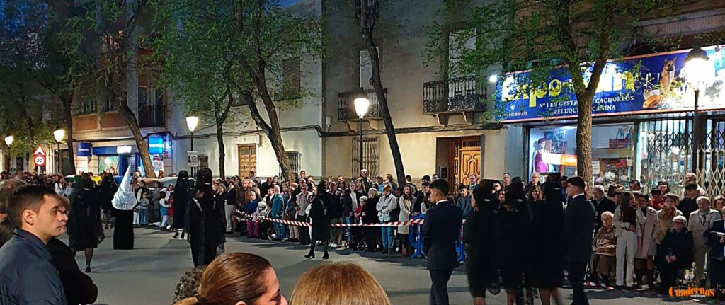 Tomelloso se vuelca con el Entierro de Cristo en una noche de profundo recogimiento y fervor 11 Tomelloso se vuelca con el Entierro de Cristo en una noche de profundo recogimiento y fervor