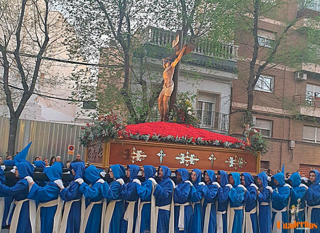 Tomelloso se vuelca con el Entierro de Cristo en una noche de profundo recogimiento y fervor 1 Tomelloso se vuelca con el Entierro de Cristo en una noche de profundo recogimiento y fervor